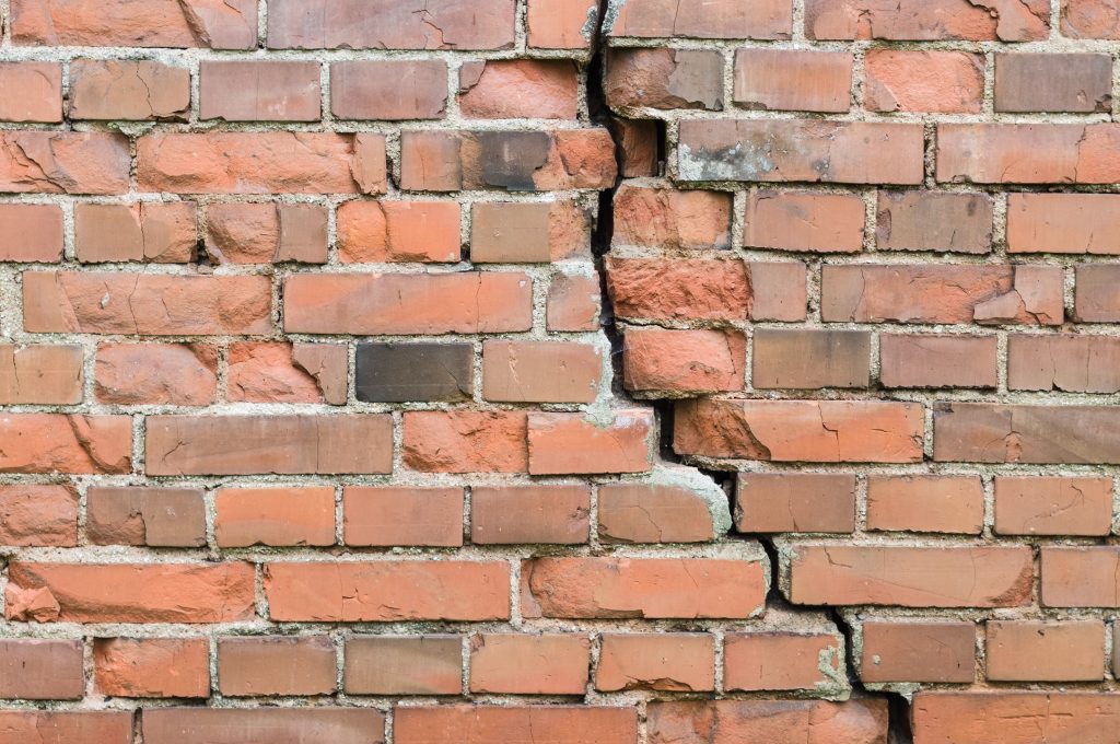 Top 7 brick walls and masonry common problems