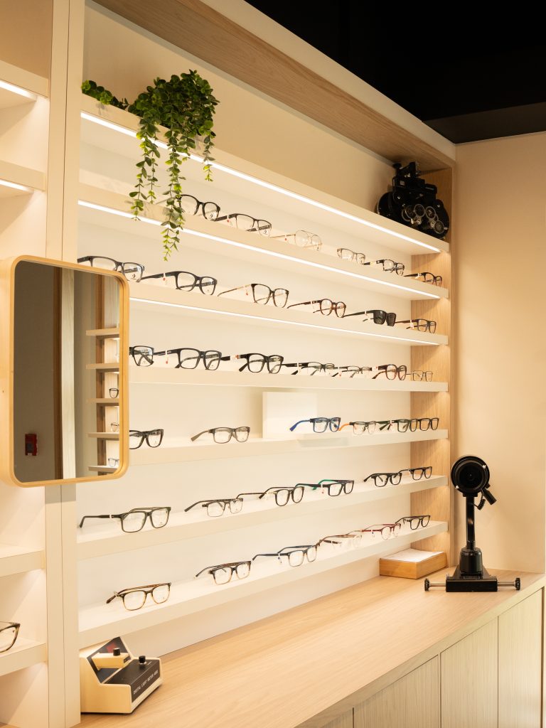 An eyewear store was renovated by a verified contractor recommended by RénoAssistance