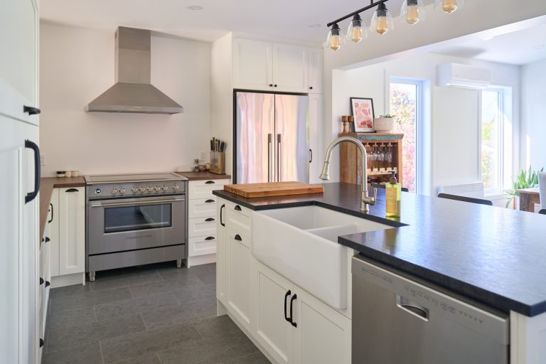 Kitchen renovated with the help of RenoAssistance, including double sink, dishwasher, oven and large countertops